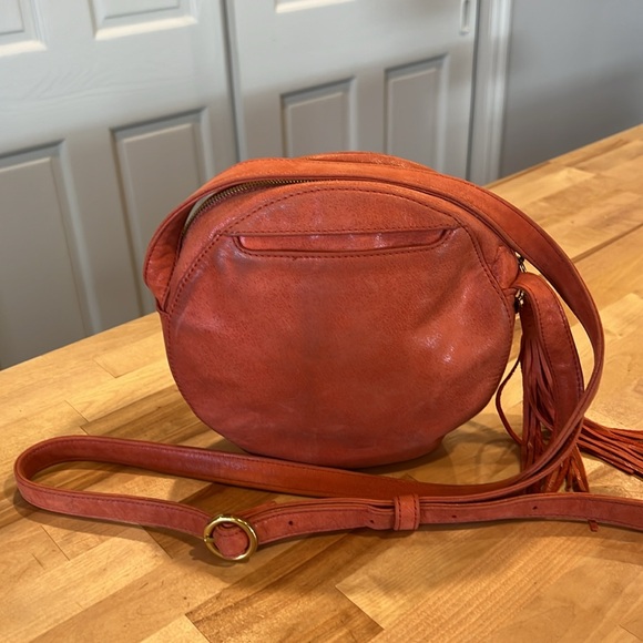 Hobo retired Moon lava leather Round Crossbody Bag - Picture 5 of 13